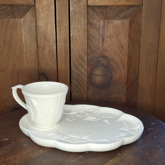 White Embossed Rose Cup and Snack Plate Set - Picture 9 of 13